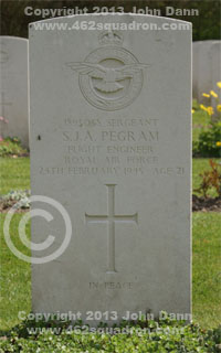 Headstone on grave of Stewart John Alfred Pegram 1895058 RAFVR, 462 Squadron.